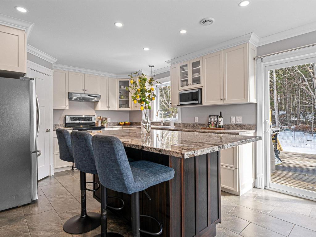 












698 Waverley Road

,
Dartmouth,




NS
B2X 2G4

