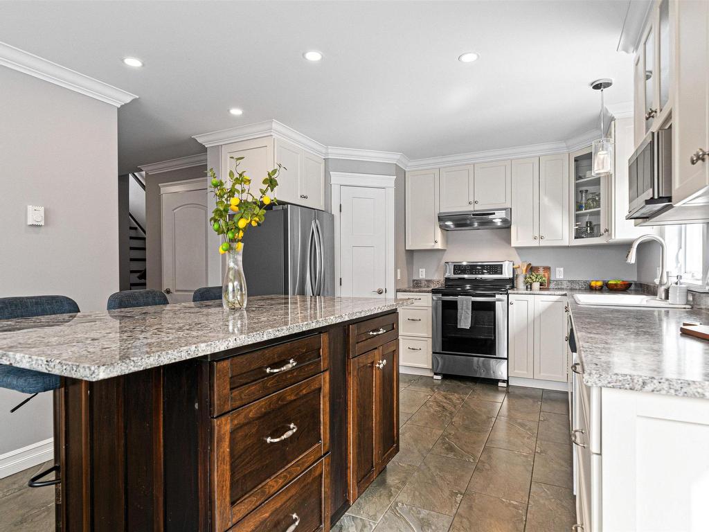 












698 Waverley Road

,
Dartmouth,




NS
B2X 2G4

