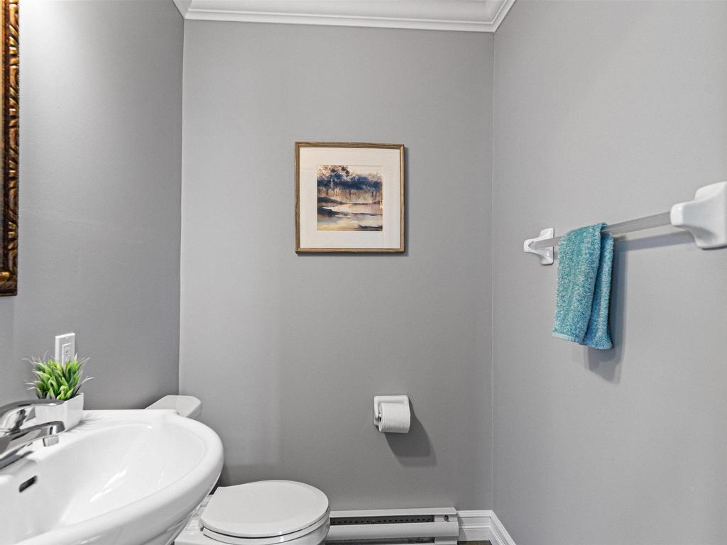 












698 Waverley Road

,
Dartmouth,




NS
B2X 2G4

