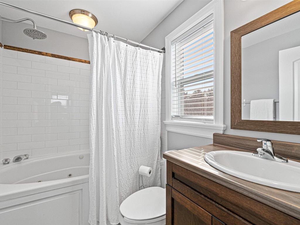 












698 Waverley Road

,
Dartmouth,




NS
B2X 2G4

