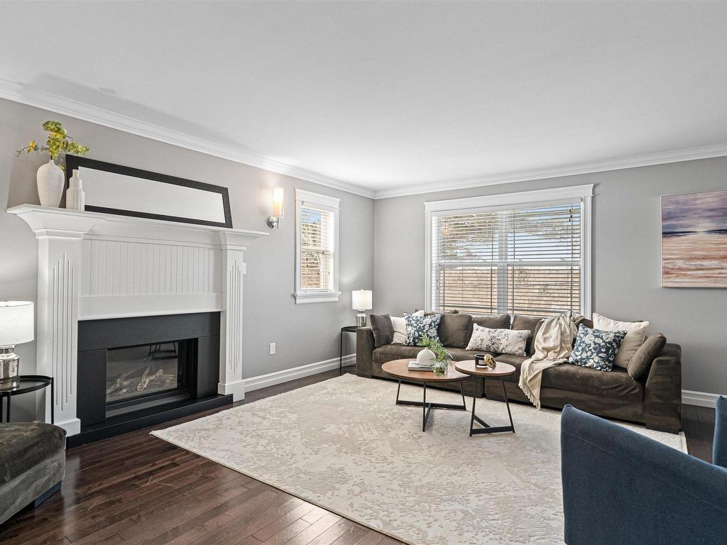 












698 Waverley Road

,
Dartmouth,




NS
B2X 2G4


