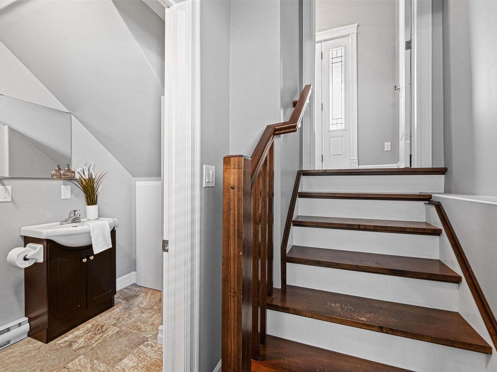 












698 Waverley Road

,
Dartmouth,




NS
B2X 2G4

