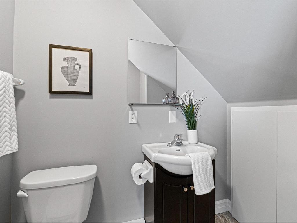 












698 Waverley Road

,
Dartmouth,




NS
B2X 2G4

