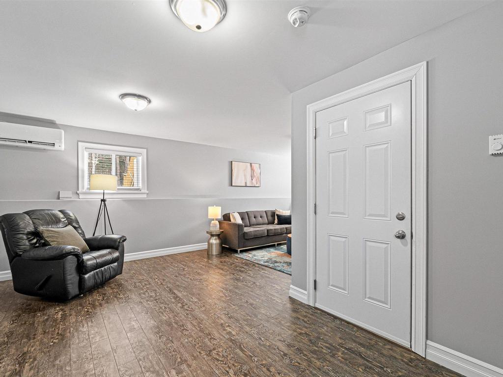 












698 Waverley Road

,
Dartmouth,




NS
B2X 2G4

