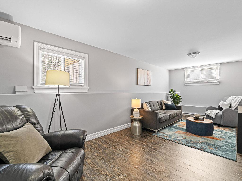 












698 Waverley Road

,
Dartmouth,




NS
B2X 2G4

