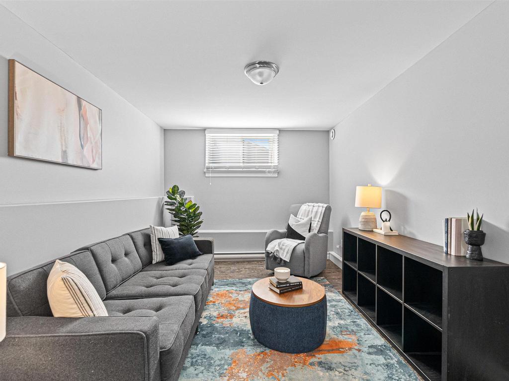 












698 Waverley Road

,
Dartmouth,




NS
B2X 2G4

