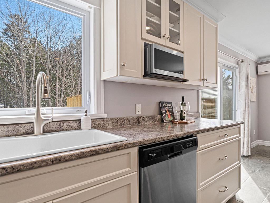 












698 Waverley Road

,
Dartmouth,




NS
B2X 2G4

