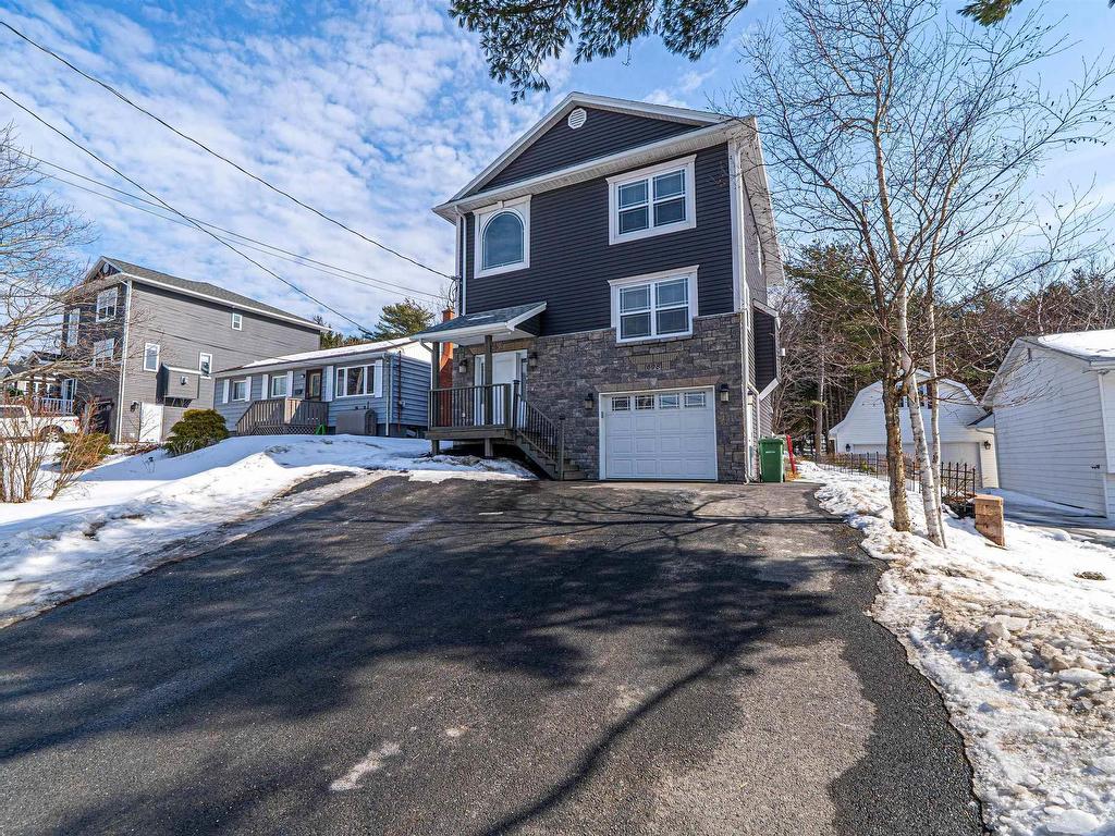 












698 Waverley Road

,
Dartmouth,




NS
B2X 2G4

