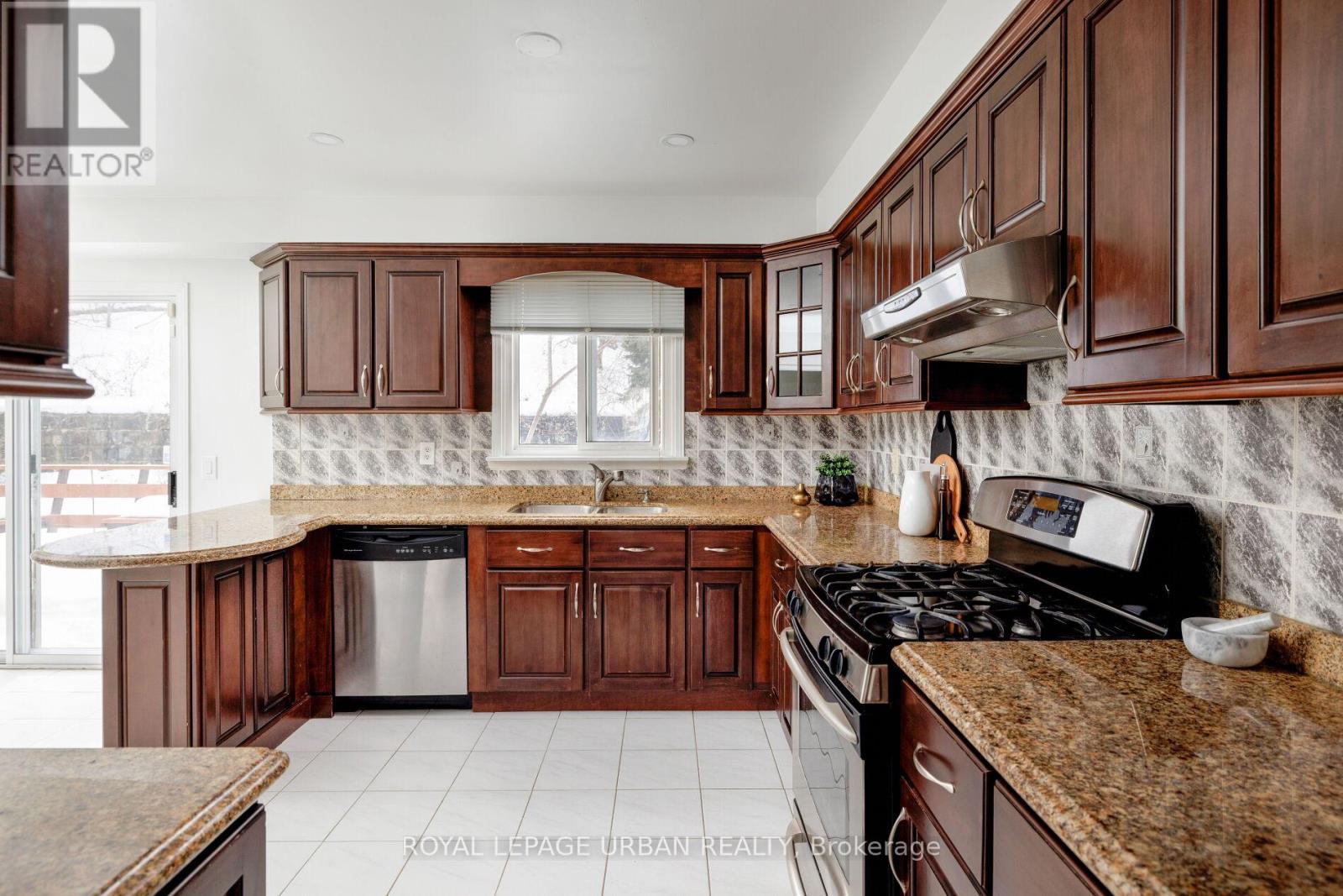 












55 BLUEKING CRESCENT

,
Toronto,




Ontario
M1C4M8

