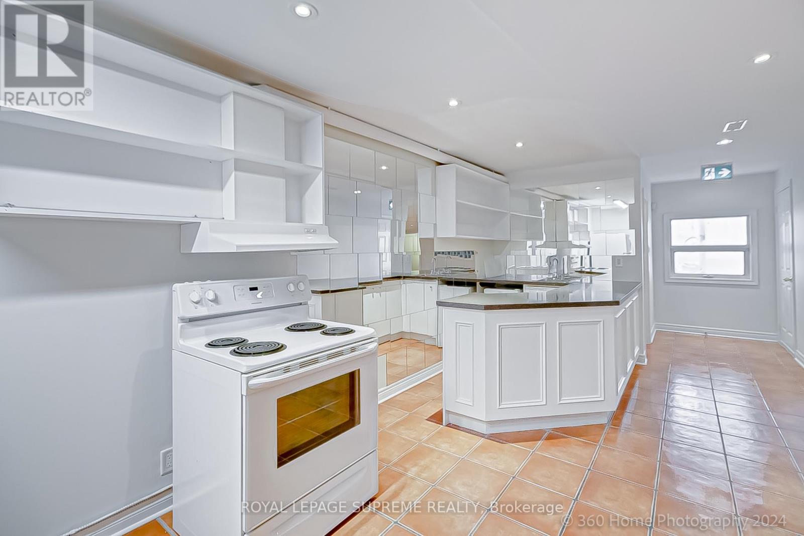 












14 - 1444 DUPONT STREET

,
Toronto,




Ontario
M6P4H3

