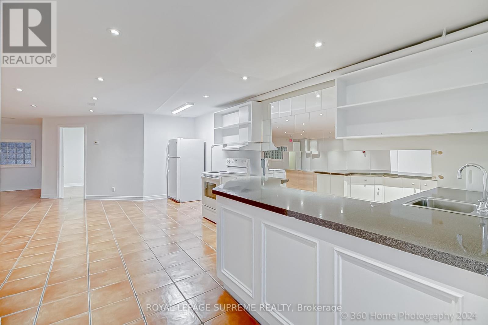 












14 - 1444 DUPONT STREET

,
Toronto,




Ontario
M6P4H3

