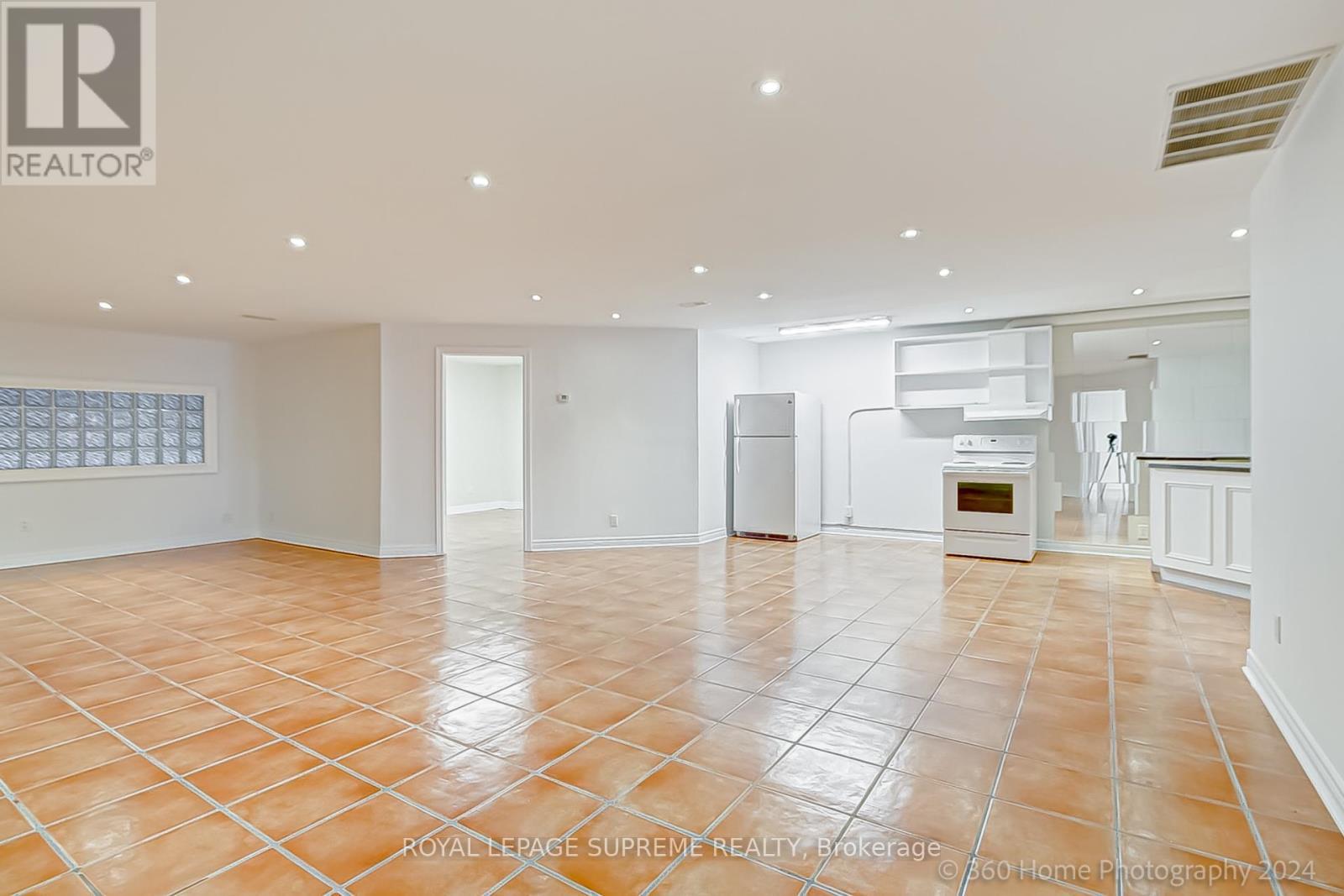 












14 - 1444 DUPONT STREET

,
Toronto,




Ontario
M6P4H3

