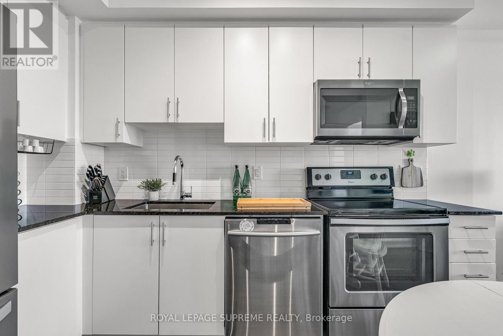 












1607 - 3700 HIGHWAY 7 ROAD

,
Vaughan,




Ontario
L4L0G8

