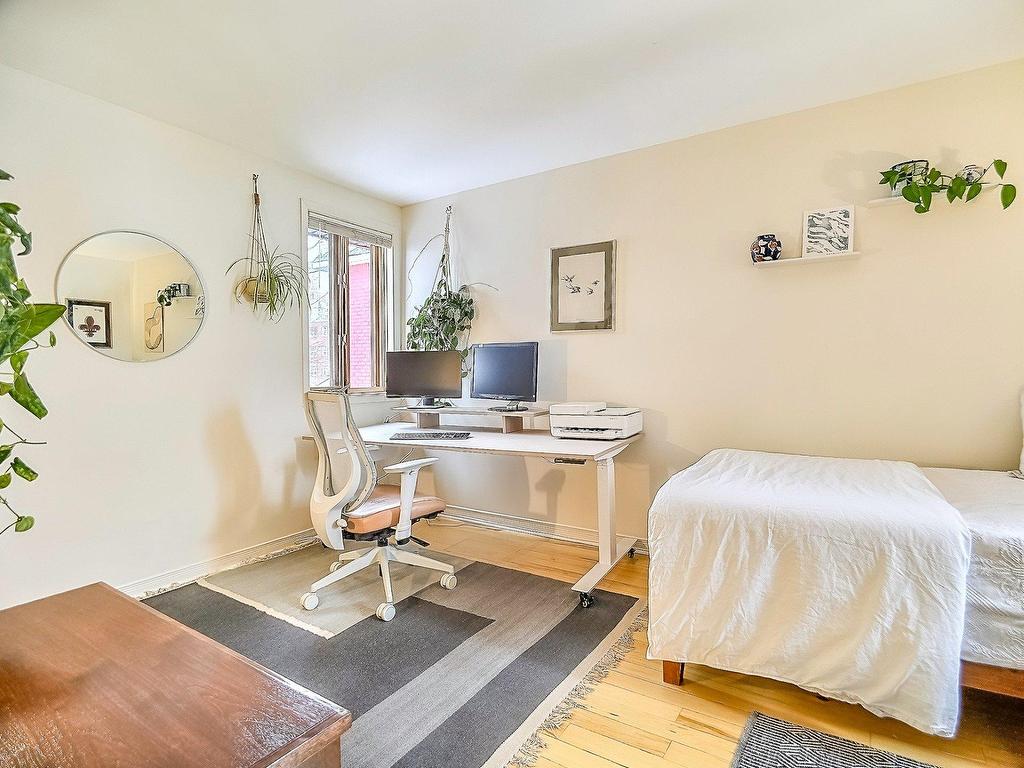 









59


Rue Vaudreuil

,
Hull (Gatineau),




QC
J8X2B7

