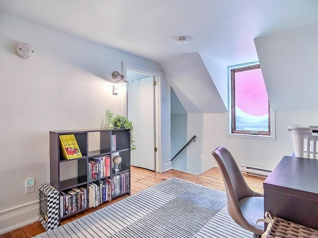 









59


Rue Vaudreuil

,
Hull (Gatineau),




QC
J8X2B7

