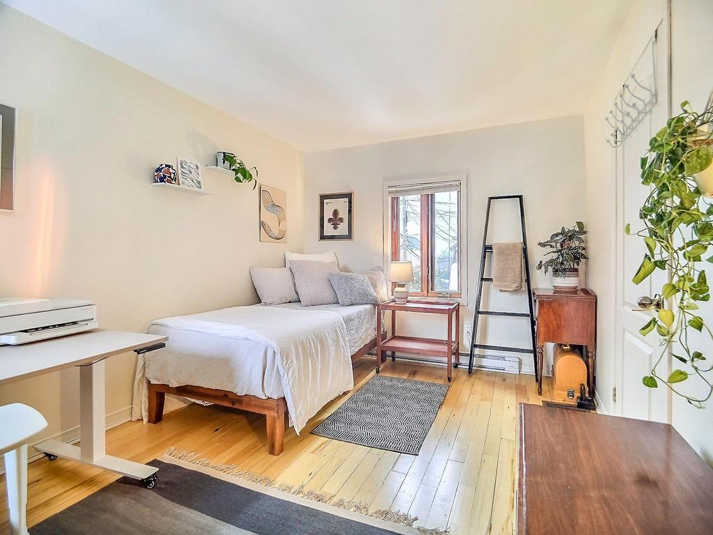 









59


Rue Vaudreuil

,
Hull (Gatineau),




QC
J8X2B7

