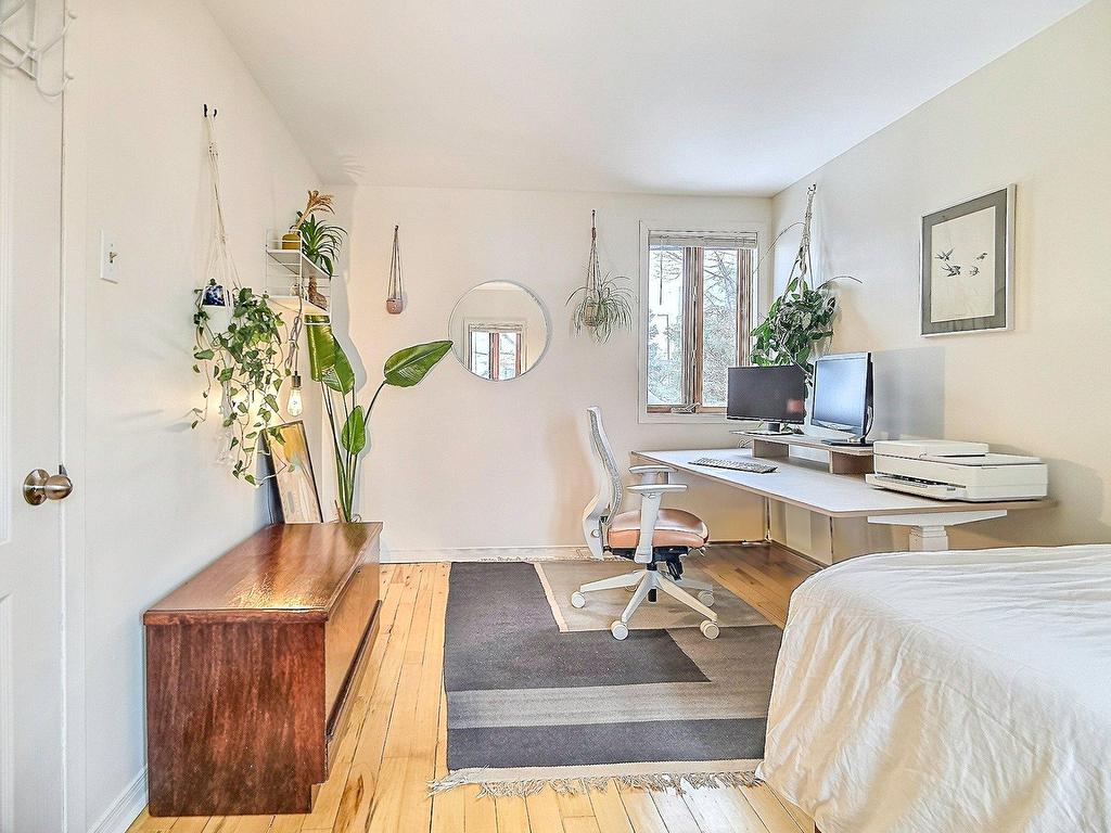 









59


Rue Vaudreuil

,
Hull (Gatineau),




QC
J8X2B7

