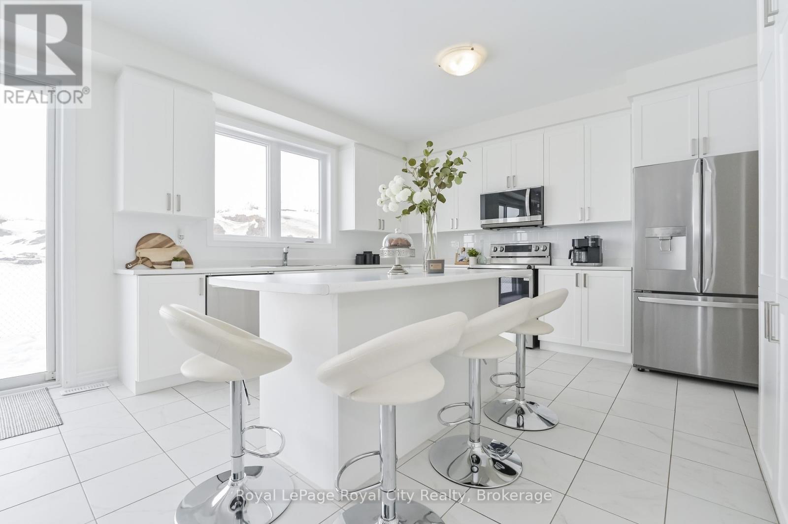 












130 REA DRIVE

,
Centre Wellington (Fergus),




Ontario
N1M0J8

