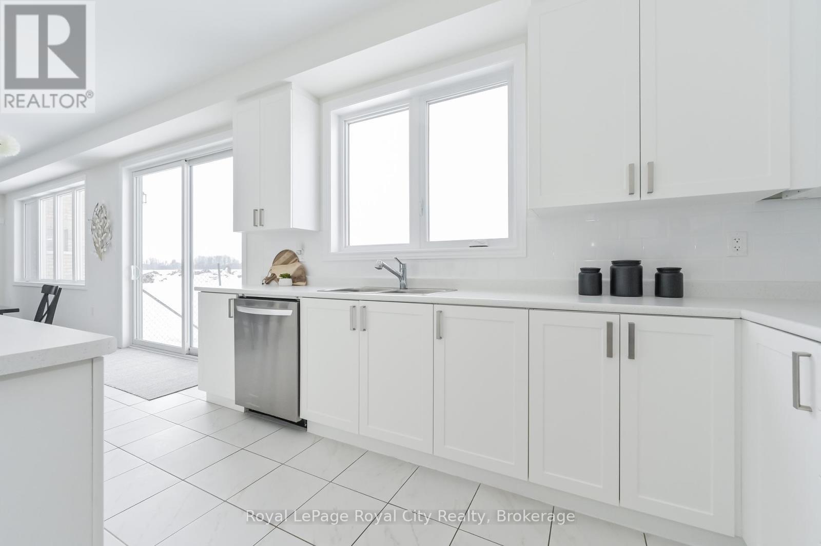 












130 REA DRIVE

,
Centre Wellington (Fergus),




Ontario
N1M0J8


