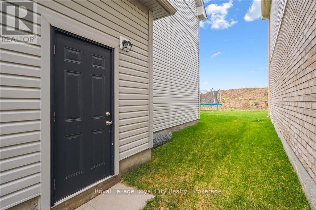 












130 REA DRIVE

,
Centre Wellington (Fergus),




Ontario
N1M0J8

