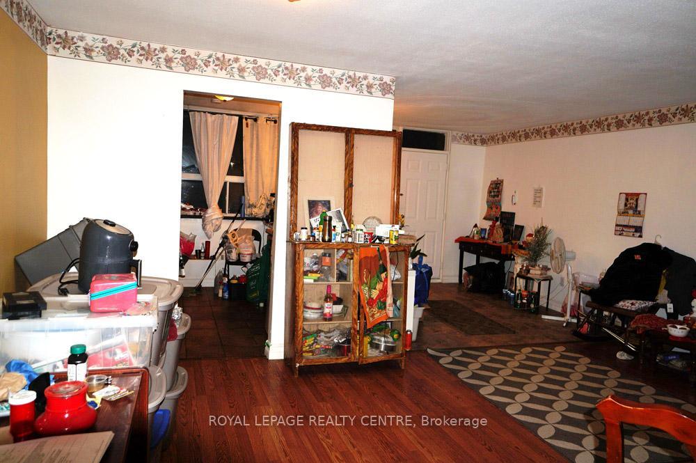 









15


Albright

Road, 17,
Hamilton,




ON
L8K 5J2

