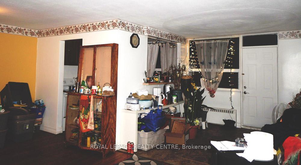 









15


Albright

Road, 17,
Hamilton,




ON
L8K 5J2

