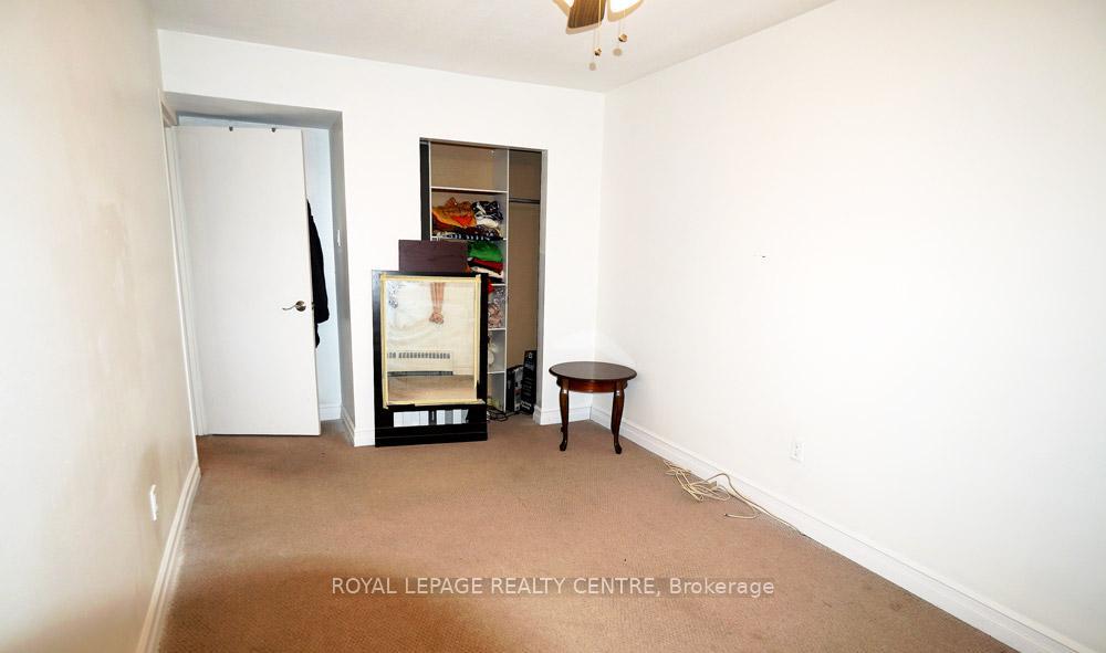 









15


Albright

Road, 17,
Hamilton,




ON
L8K 5J2


