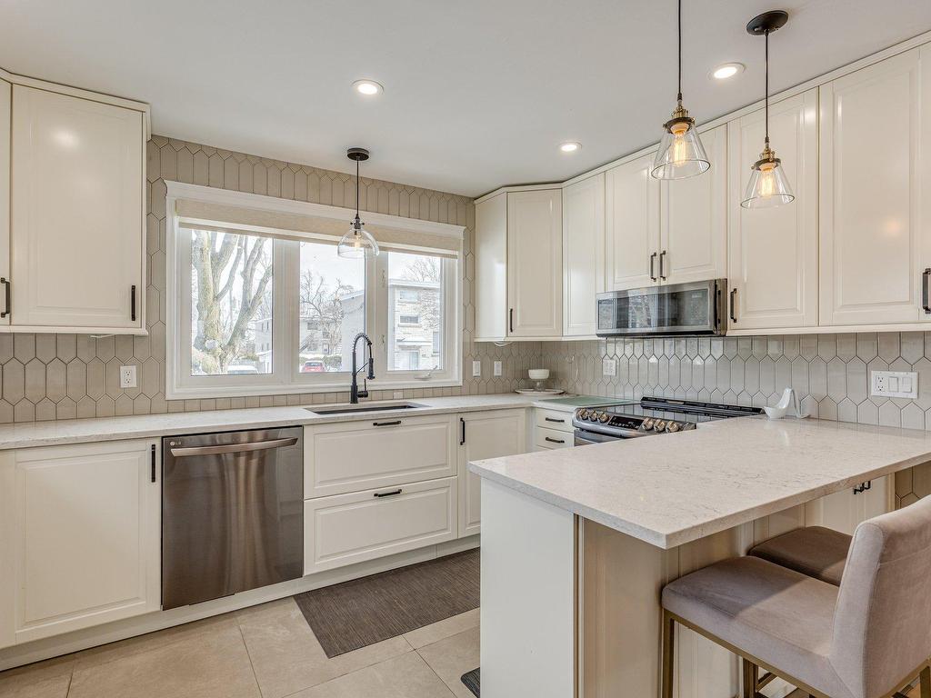 









178


Rue Jacques-Lamoureux

,
Boucherville,




QC
J4B4R9


