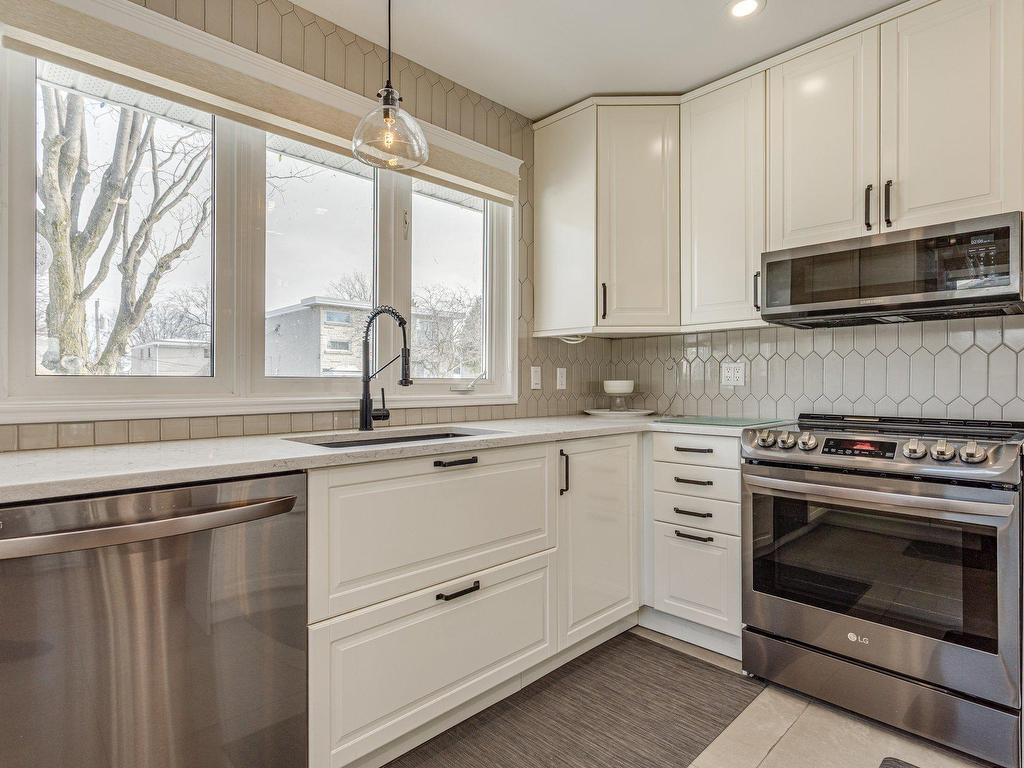 









178


Rue Jacques-Lamoureux

,
Boucherville,




QC
J4B4R9

