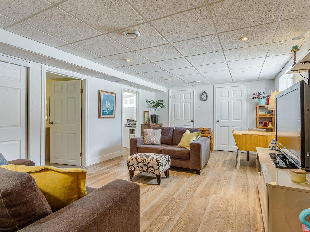 









178


Rue Jacques-Lamoureux

,
Boucherville,




QC
J4B4R9


