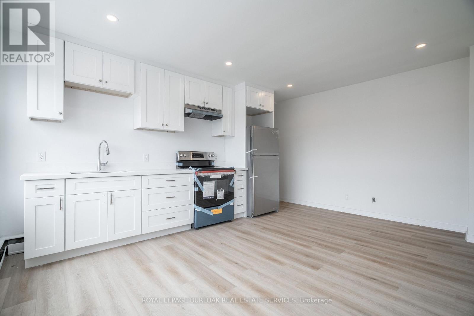 












7 - 169 PARK ROW S

,
Hamilton,




Ontario
L8K2K1

