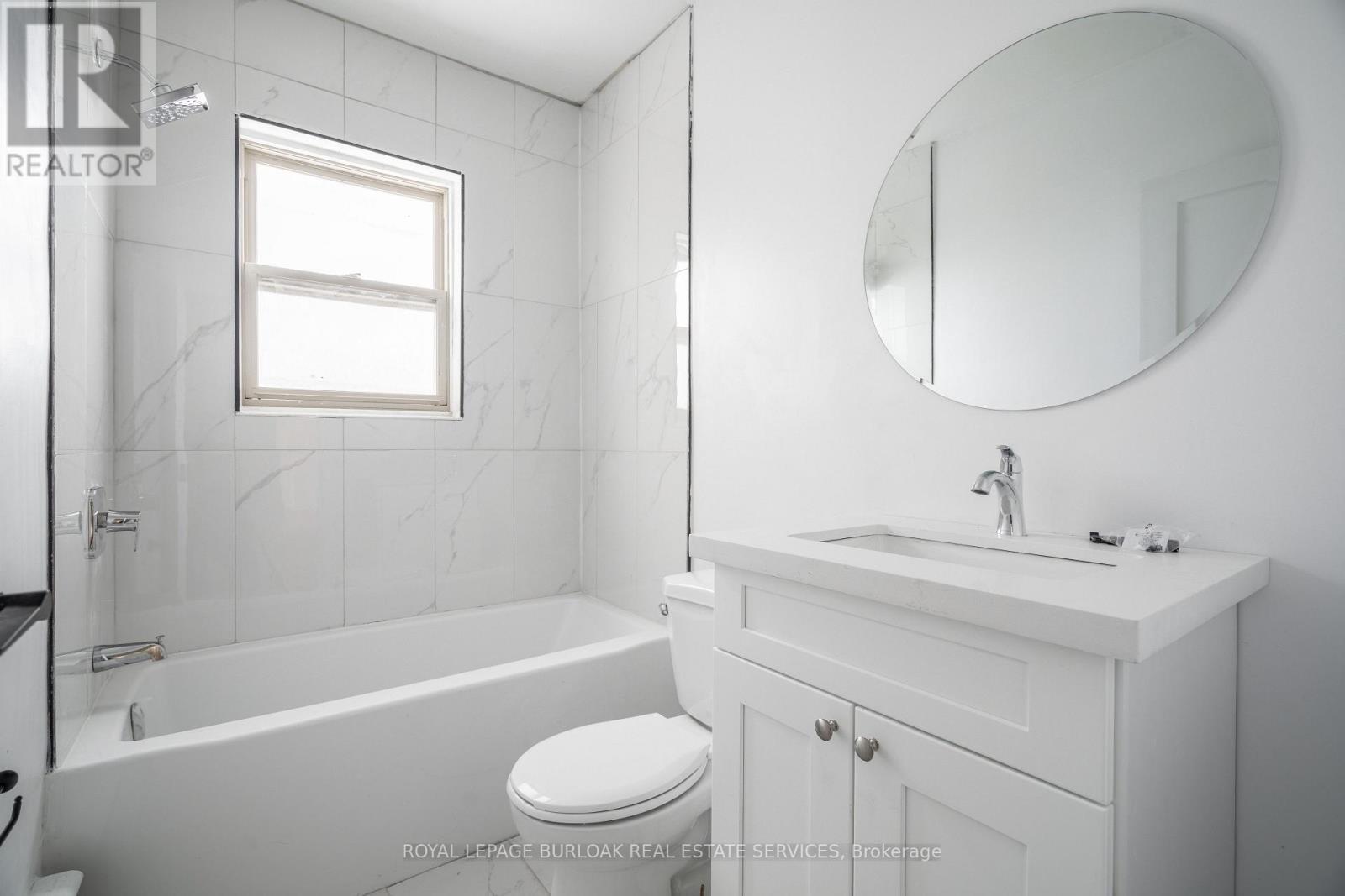 












7 - 169 PARK ROW S

,
Hamilton,




Ontario
L8K2K1

