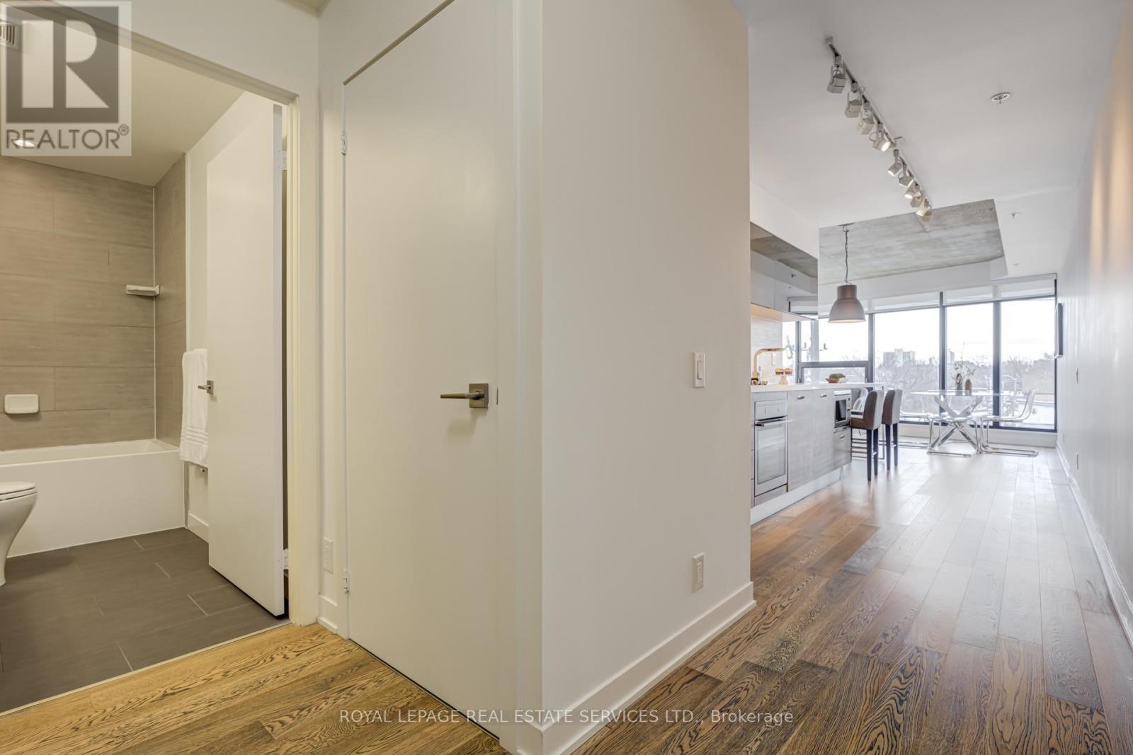 












404 - 1239 DUNDAS STREET W

,
Toronto,




Ontario
M6J0E8

