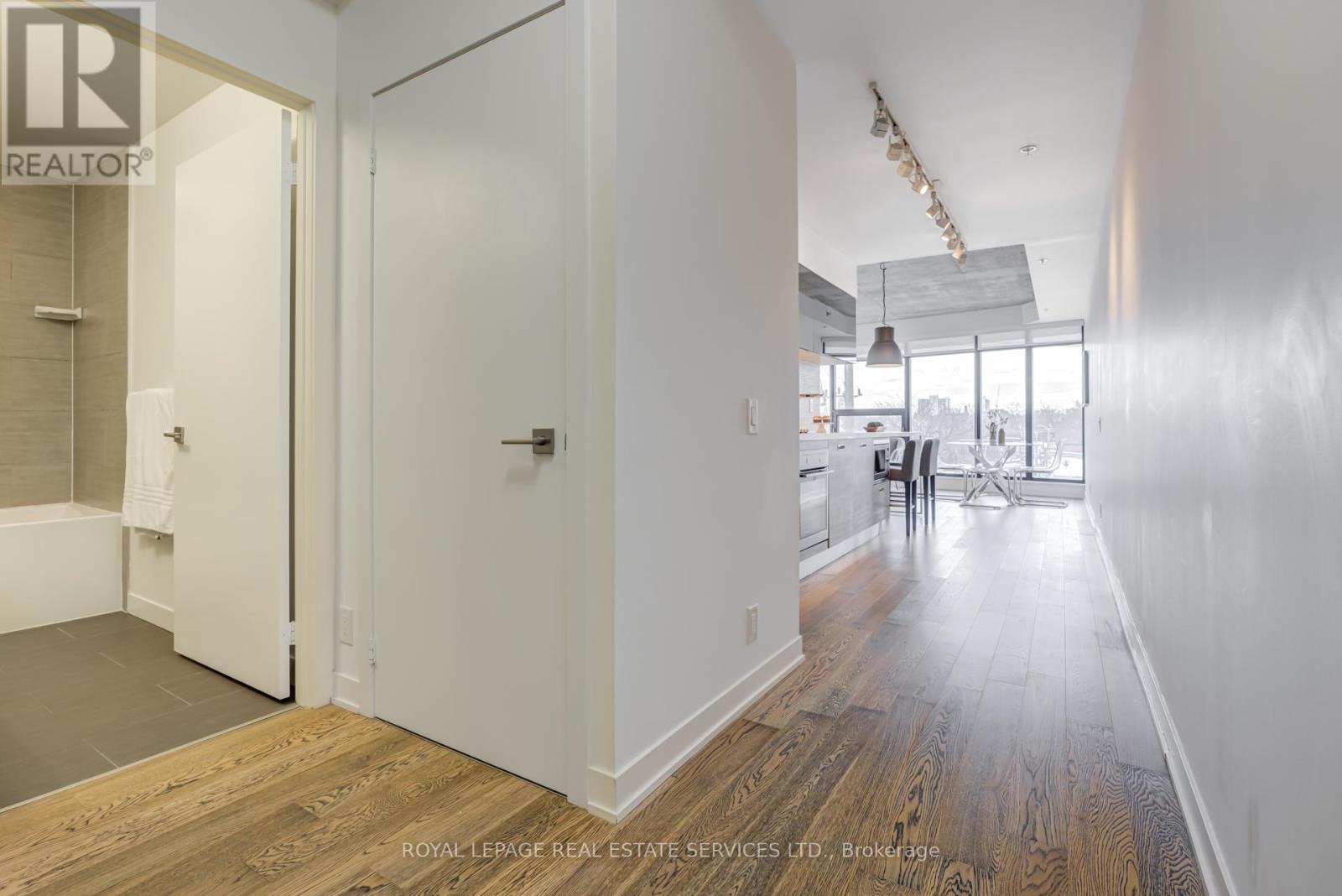 












404 - 1239 DUNDAS STREET W

,
Toronto,




Ontario
M6J0E8


