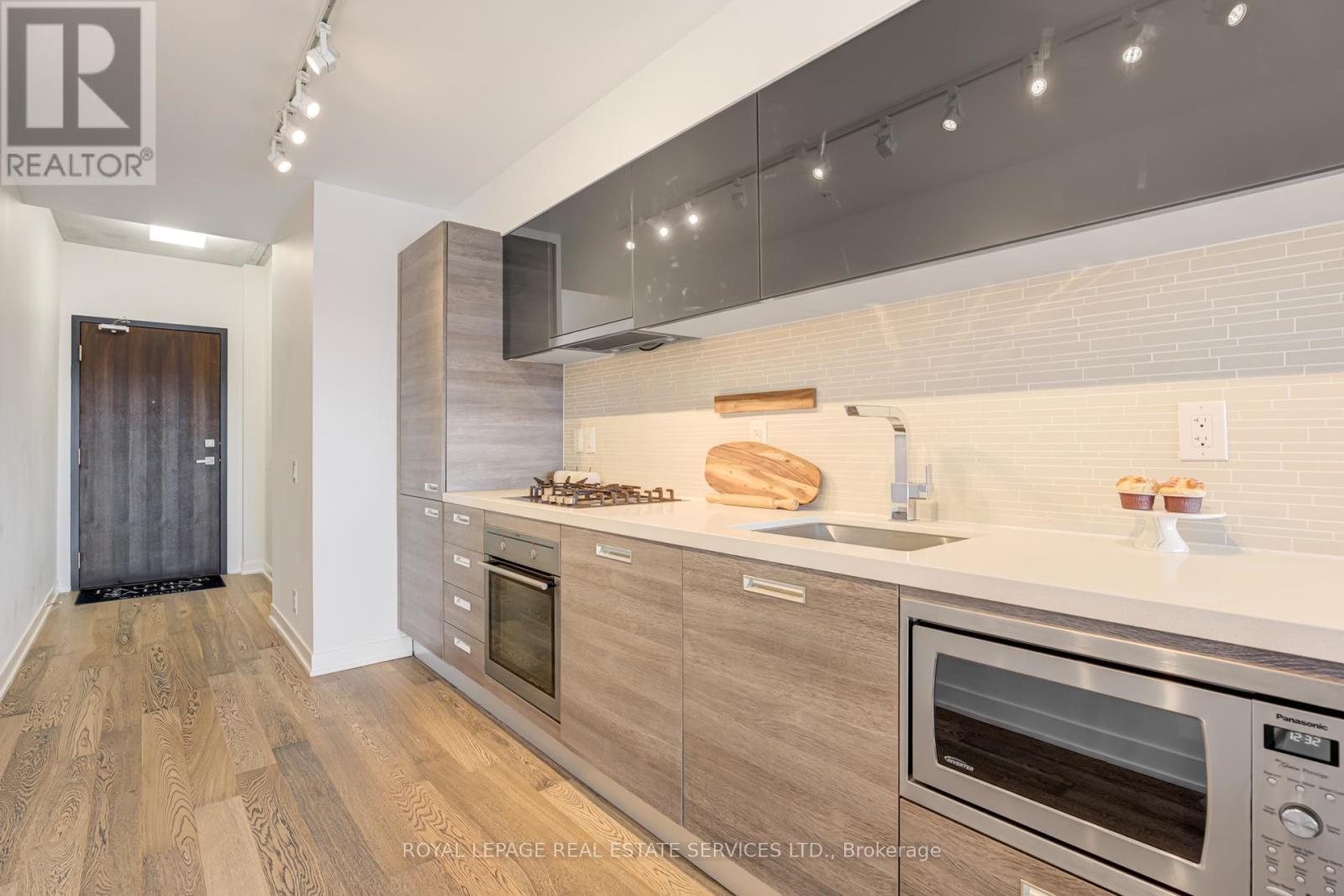 












404 - 1239 DUNDAS STREET W

,
Toronto,




Ontario
M6J0E8


