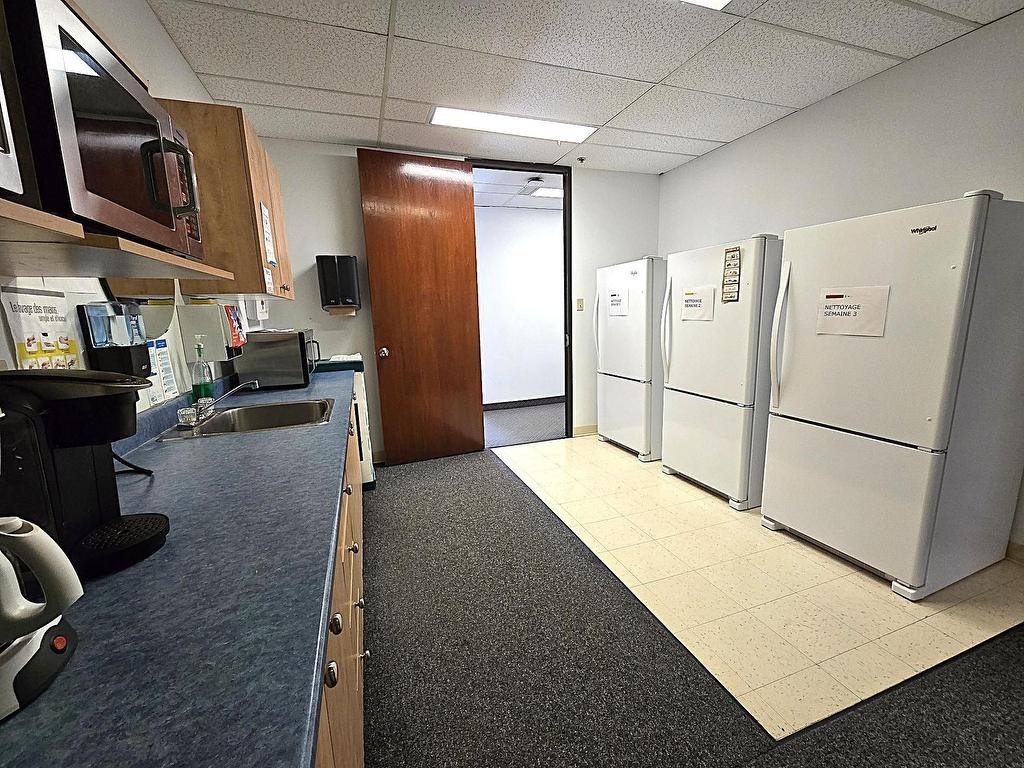 









1600


Boul. Henri-Bourassa O.

, 205,
Montréal (Ahuntsic-Cartierville),




QC
H3M3E2

