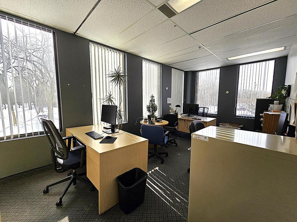 









1600


Boul. Henri-Bourassa O.

, 205,
Montréal (Ahuntsic-Cartierville),




QC
H3M3E2

