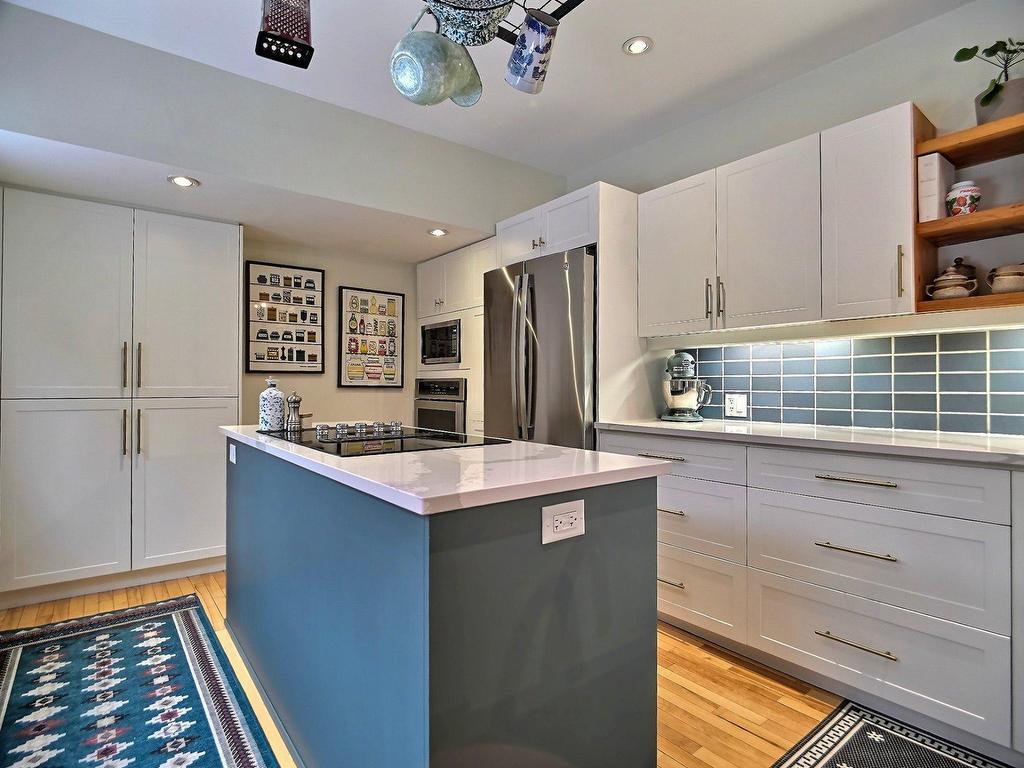 









59Z


Rue Vaudreuil

,
Hull (Gatineau),




QC
J8X2B7

