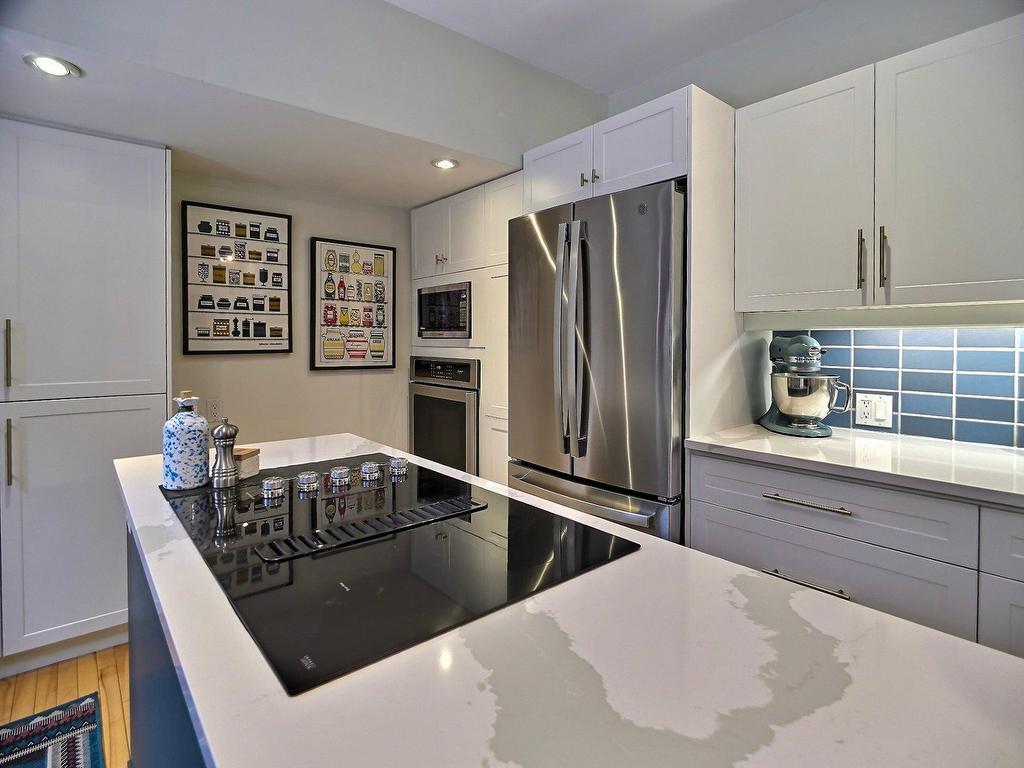 









59Z


Rue Vaudreuil

,
Hull (Gatineau),




QC
J8X2B7

