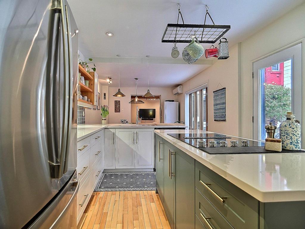 









59Z


Rue Vaudreuil

,
Hull (Gatineau),




QC
J8X2B7

