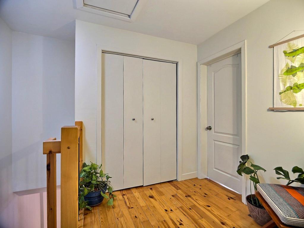 









59Z


Rue Vaudreuil

,
Hull (Gatineau),




QC
J8X2B7

