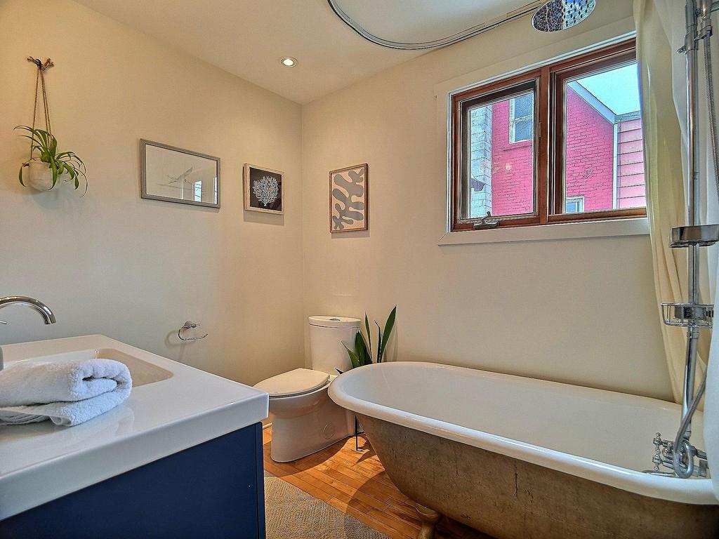 









59Z


Rue Vaudreuil

,
Hull (Gatineau),




QC
J8X2B7


