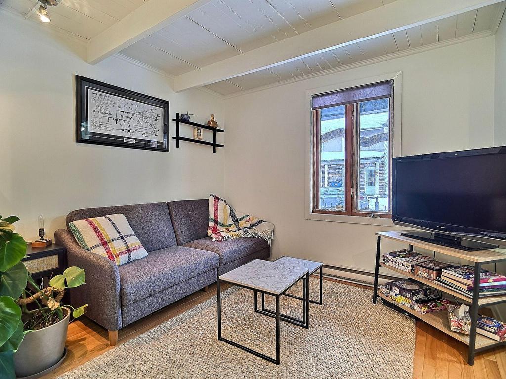 









59Z


Rue Vaudreuil

,
Hull (Gatineau),




QC
J8X2B7

