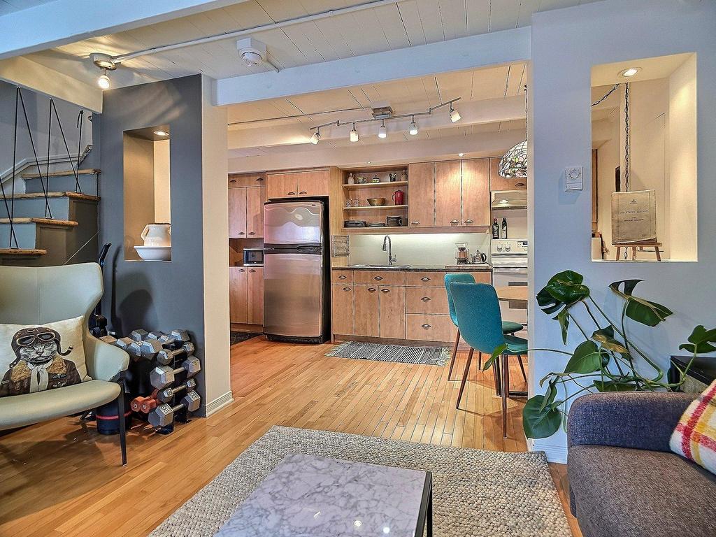 









59Z


Rue Vaudreuil

,
Hull (Gatineau),




QC
J8X2B7

