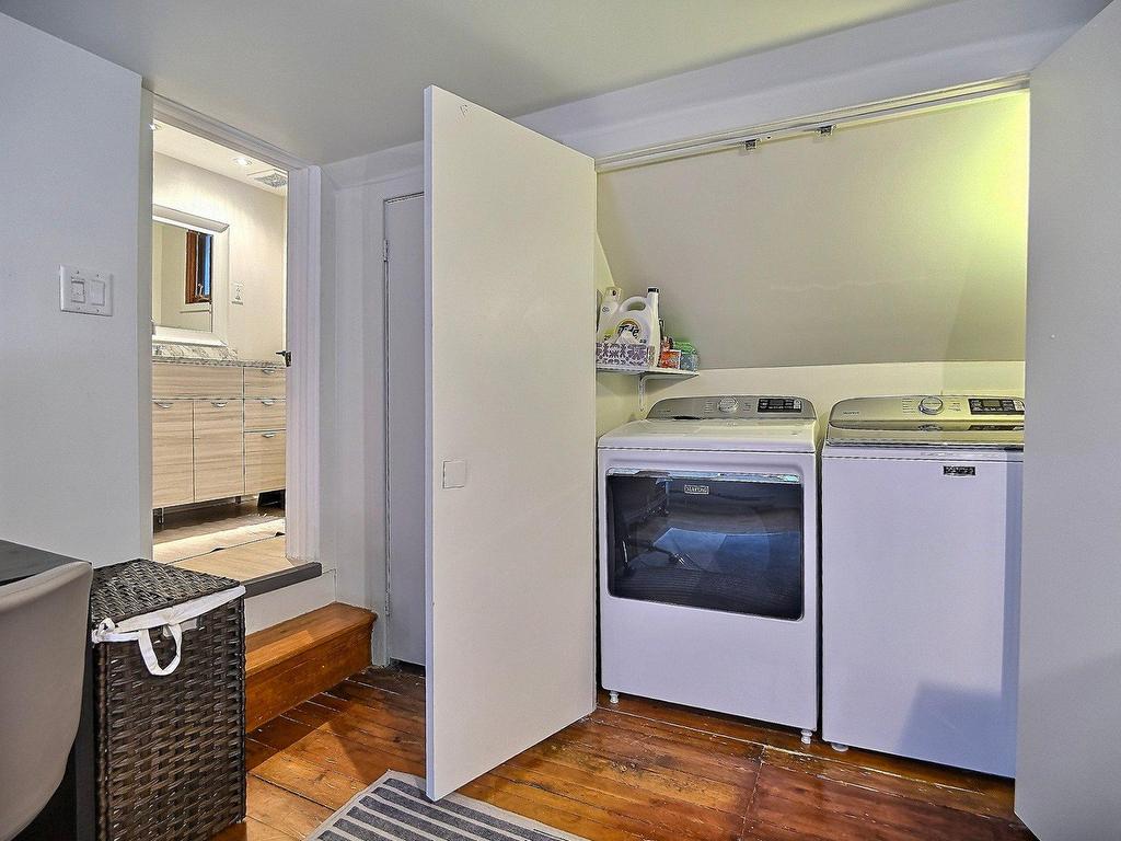 









59Z


Rue Vaudreuil

,
Hull (Gatineau),




QC
J8X2B7

