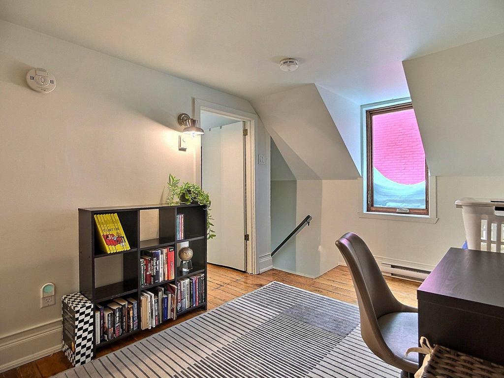 









59Z


Rue Vaudreuil

,
Hull (Gatineau),




QC
J8X2B7

