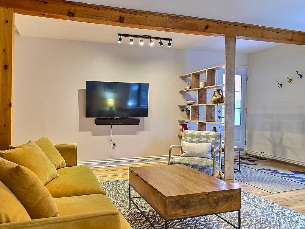 









59Z


Rue Vaudreuil

,
Hull (Gatineau),




QC
J8X2B7

