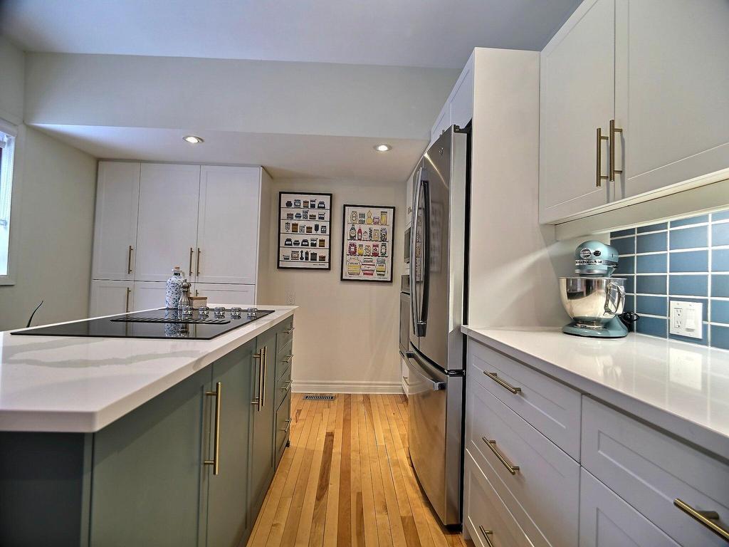









59Z


Rue Vaudreuil

,
Hull (Gatineau),




QC
J8X2B7

