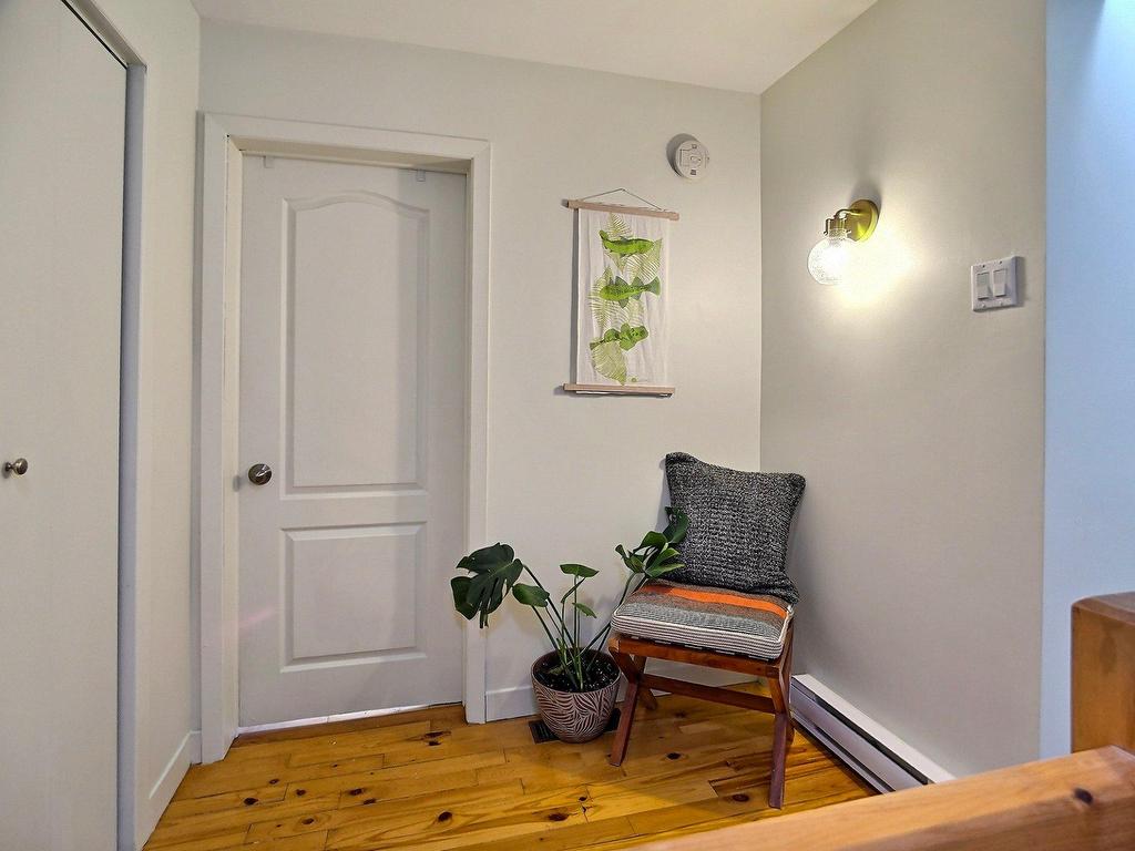 









59Z


Rue Vaudreuil

,
Hull (Gatineau),




QC
J8X2B7

