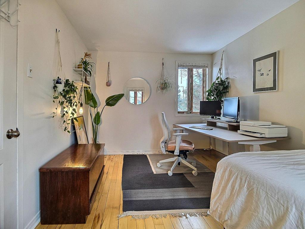 









59Z


Rue Vaudreuil

,
Hull (Gatineau),




QC
J8X2B7

